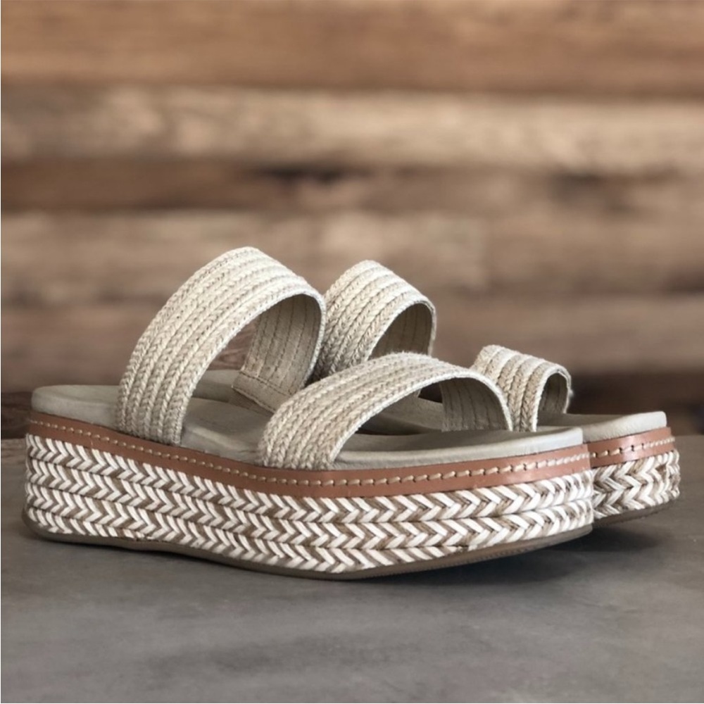 Chinese Laundry Cream Platform Sandals